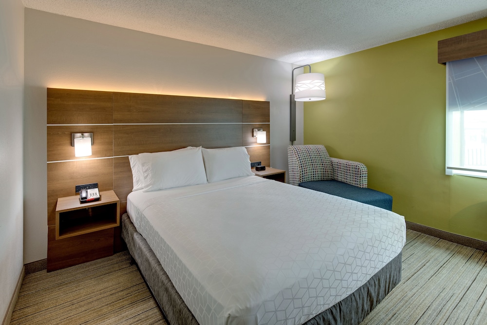 Holiday Inn Express Nashville W I40/Whitebridge Rd 22/47