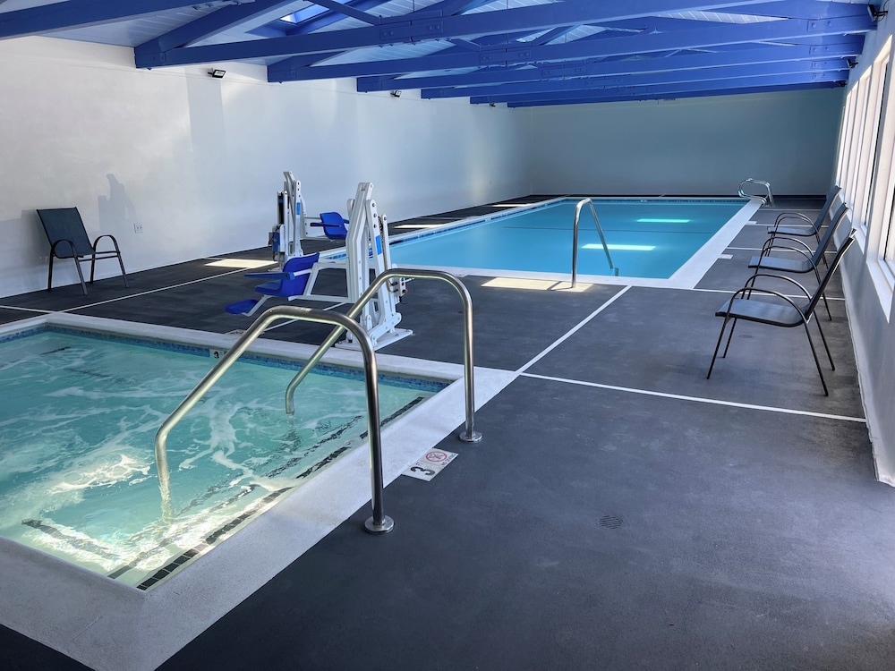 Surf City Inn And Suites 29/50