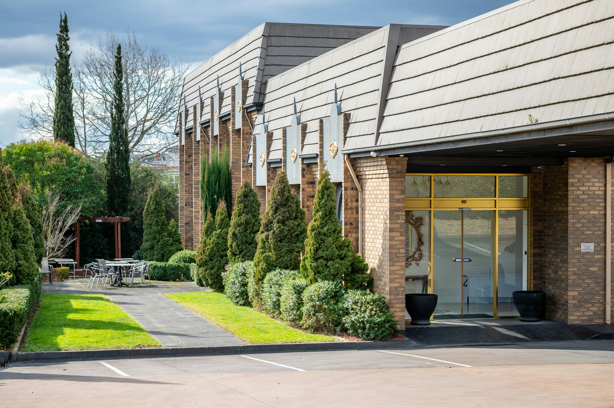 ROWVILLE INTERNATIONAL HOTEL 41/46