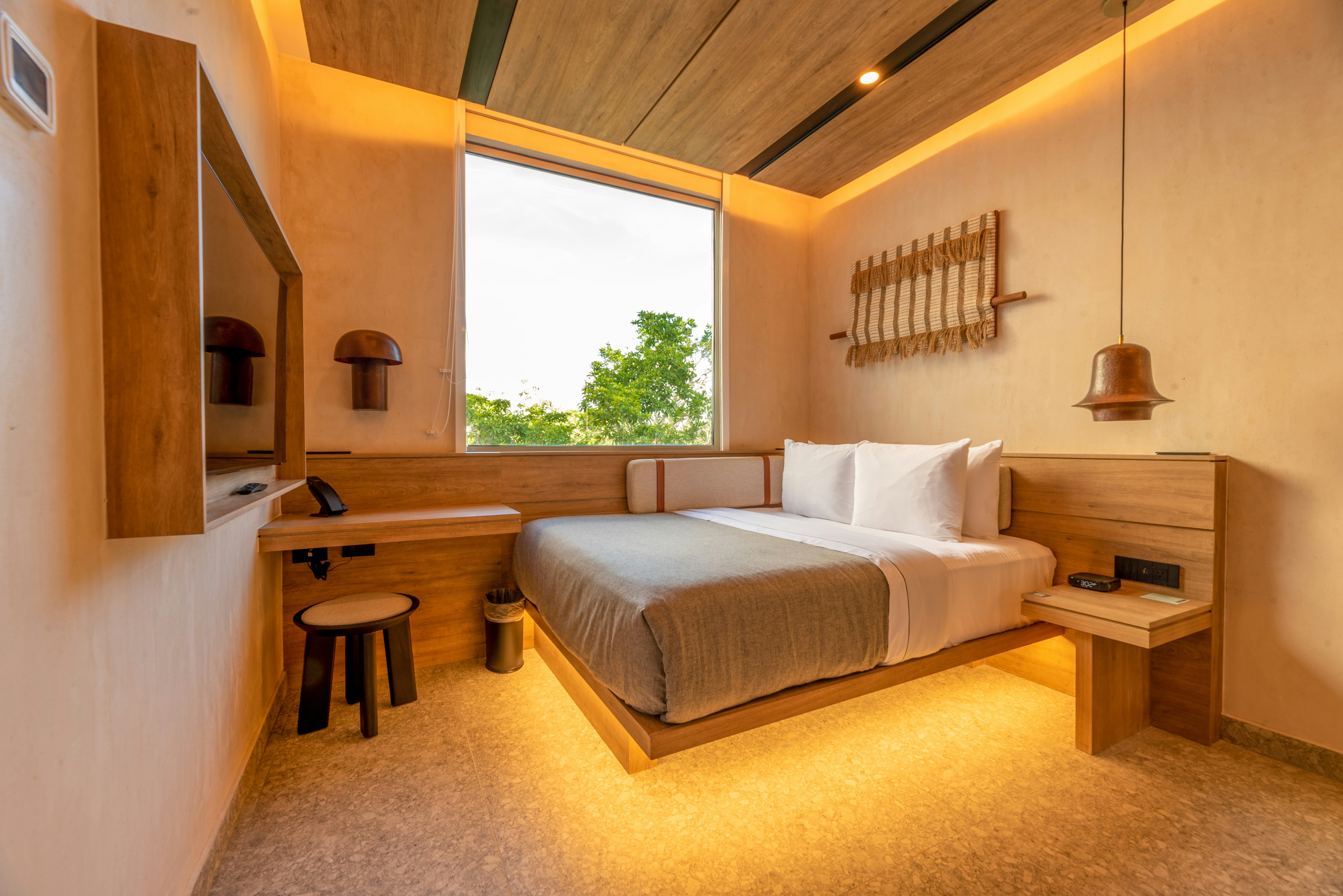 Roof Top, Queen Bed, Top Floor