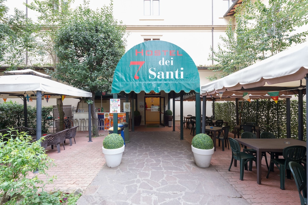 Hostel 7 Santi 45/50