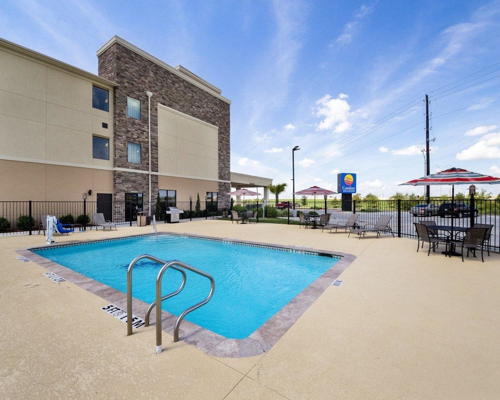 Comfort Inn & Suites Victoria North 5/46