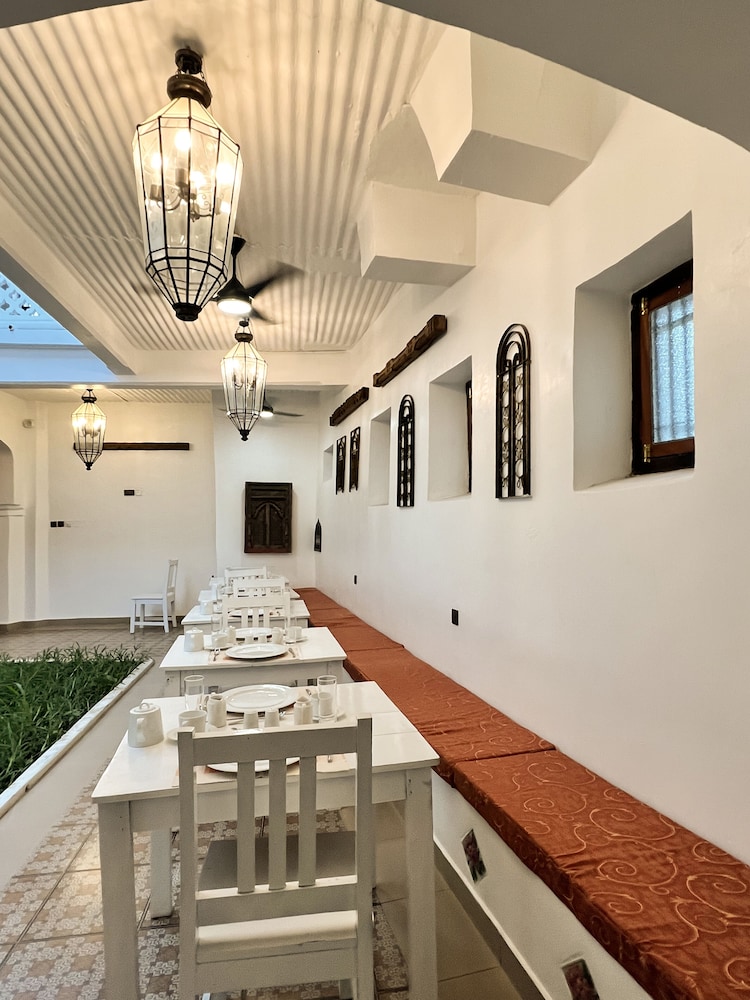 Zanzi House 3/50