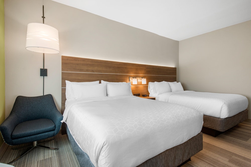 Holiday Inn Express And Suites Wildwood The Villages 24/75