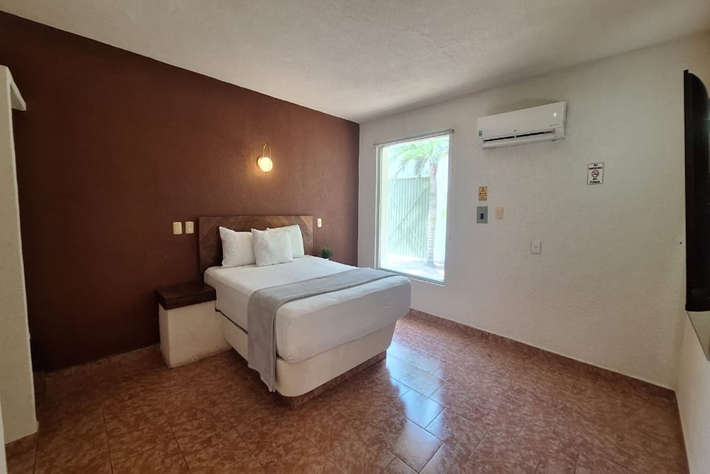 OYO Hotel Rolovi Cancun 35/60