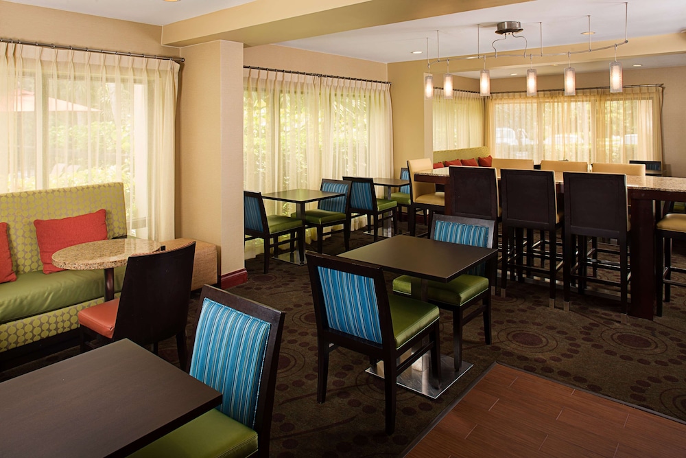 Hampton Inn Naples - Central 24/41