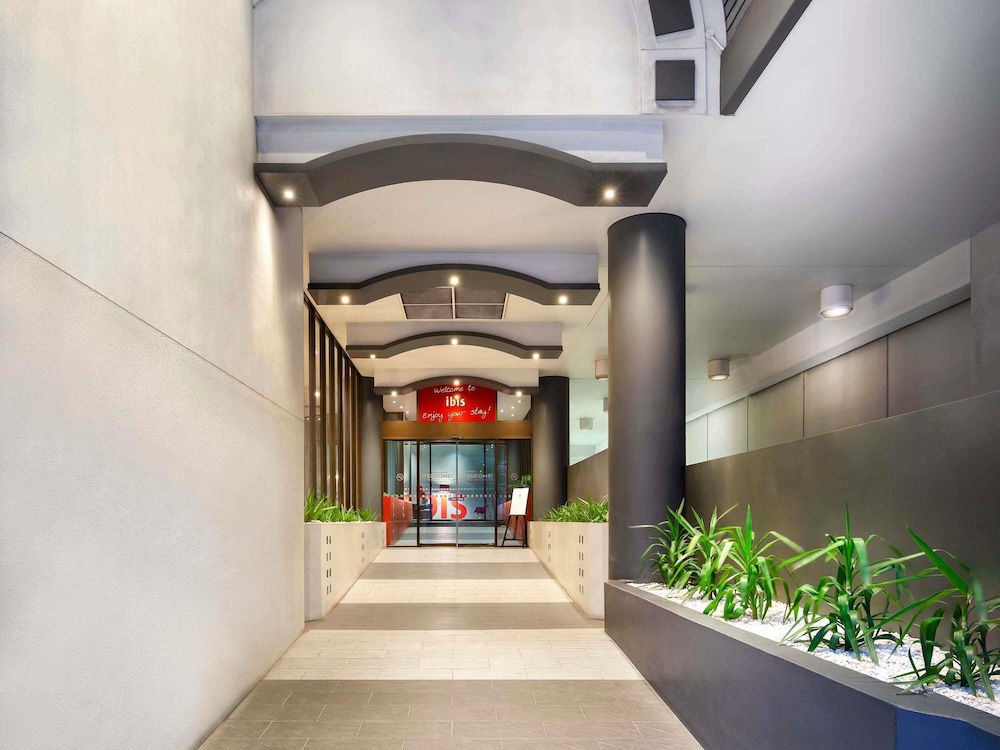 ibis Melbourne Hotel and Apartments 7/70