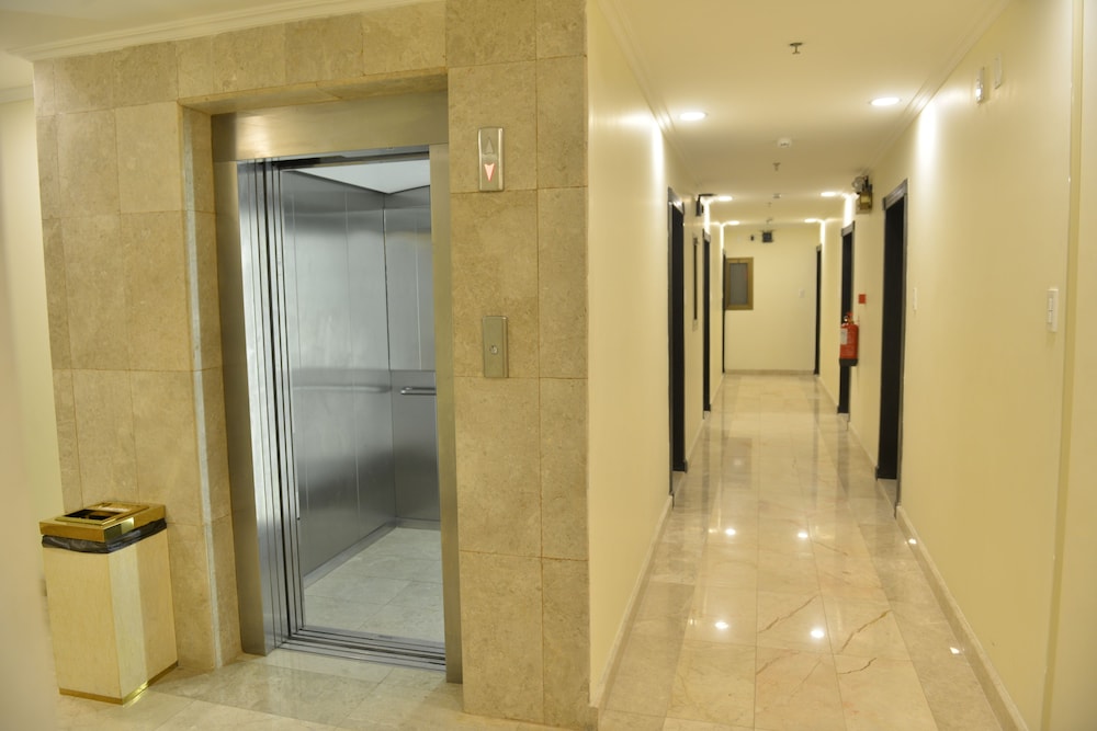 البرج الأول للشقق الفندقية(The First Tower Hotel Apartment) 17/29
