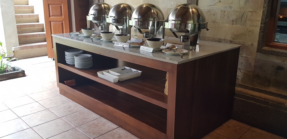 Kusnadi Hotel 12/50