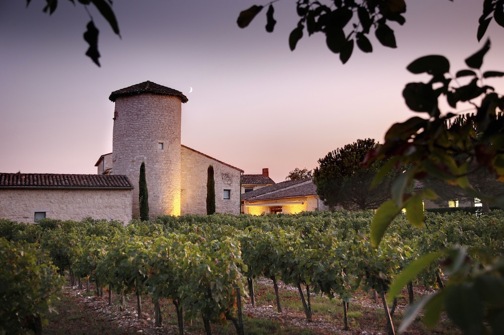 HOTEL DU CHATEAU DE SALETTES 37/45