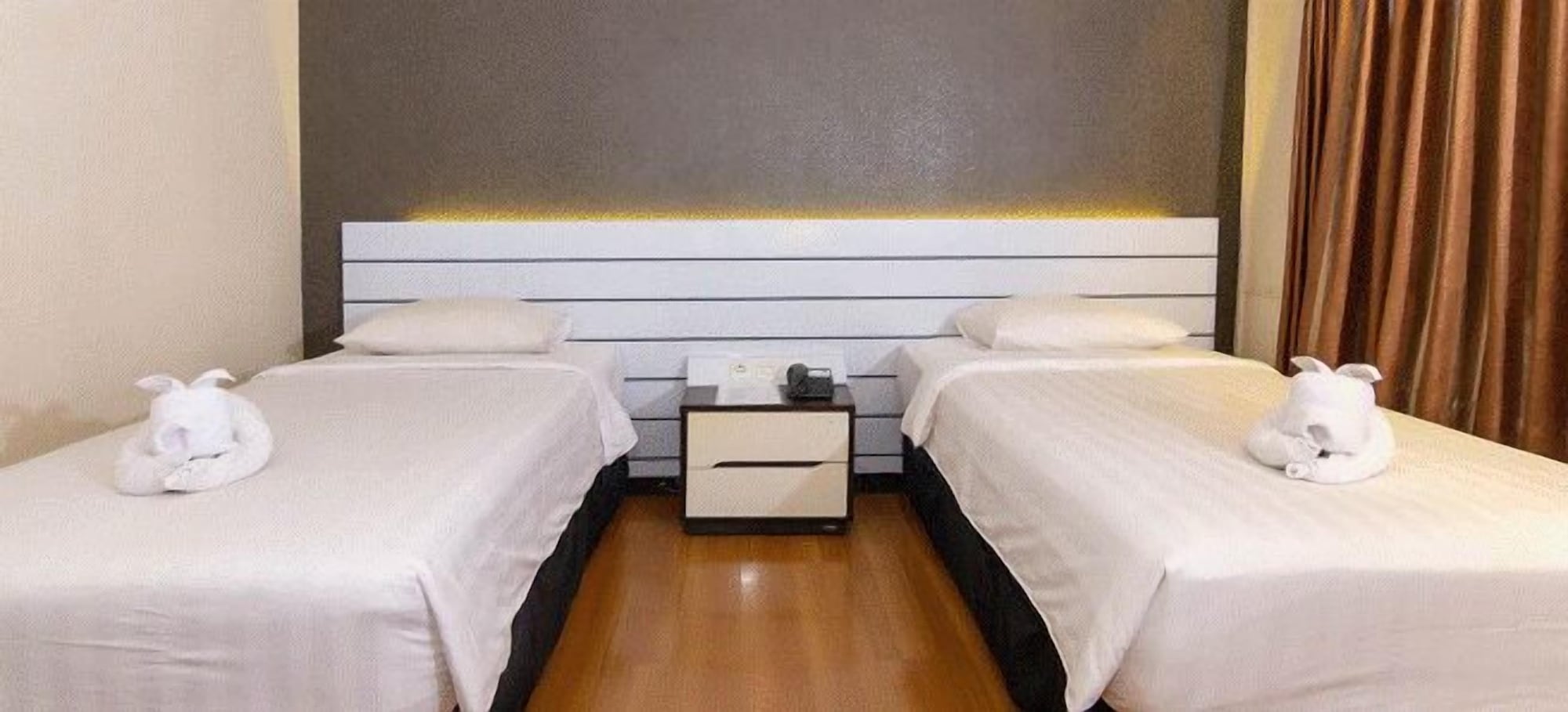 SUPERIOR, TWIN BEDS