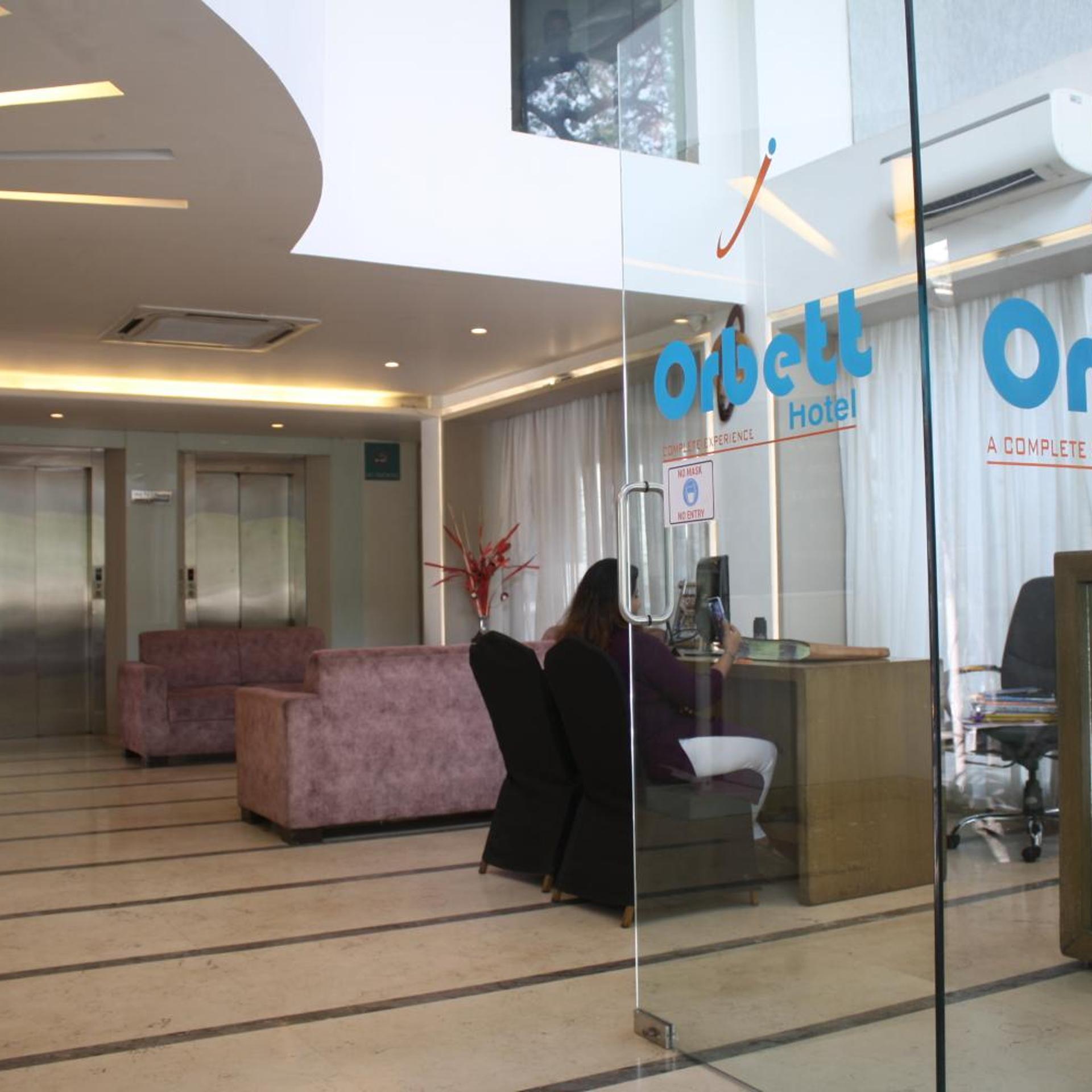 Oyo Premium Deccan Apte Road 6/55