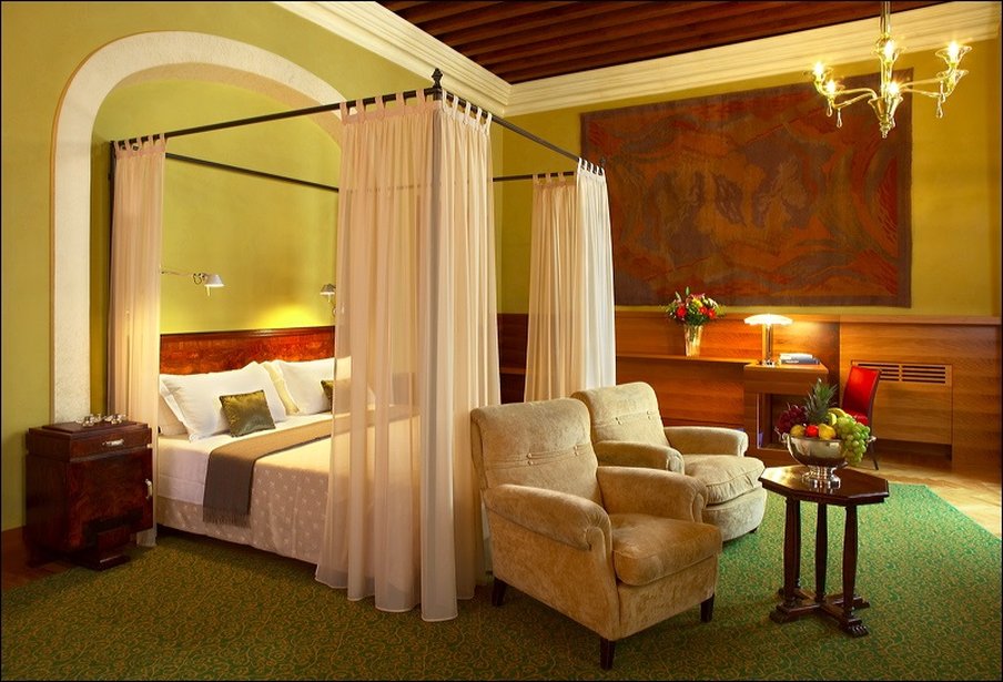 Saturnia and International Hotel 7/22