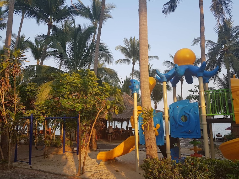 ASTROCOCO beach resort by Coconut Beach 33/42