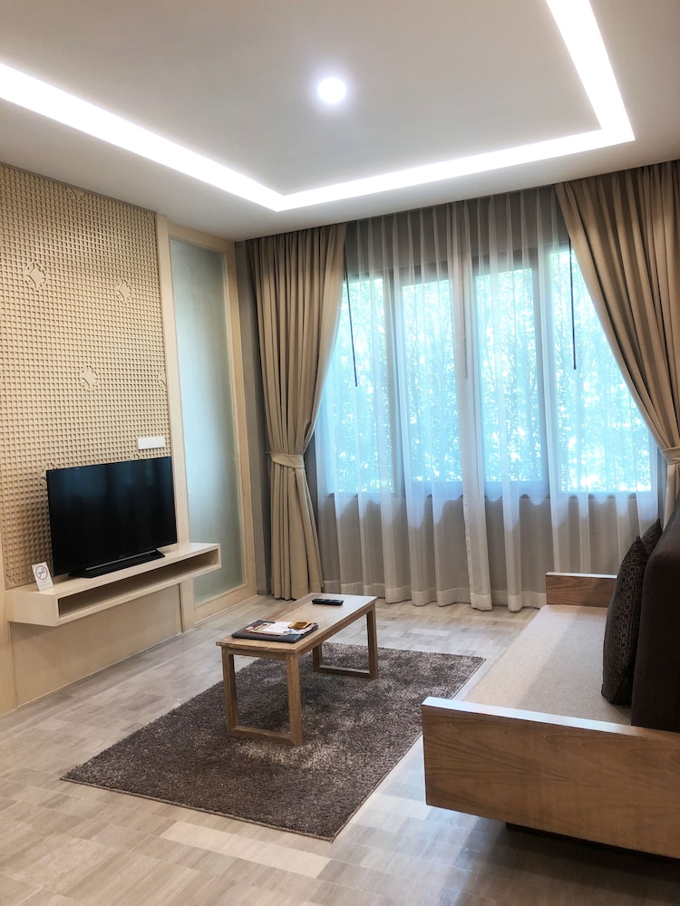 Chu Hotel 52/77