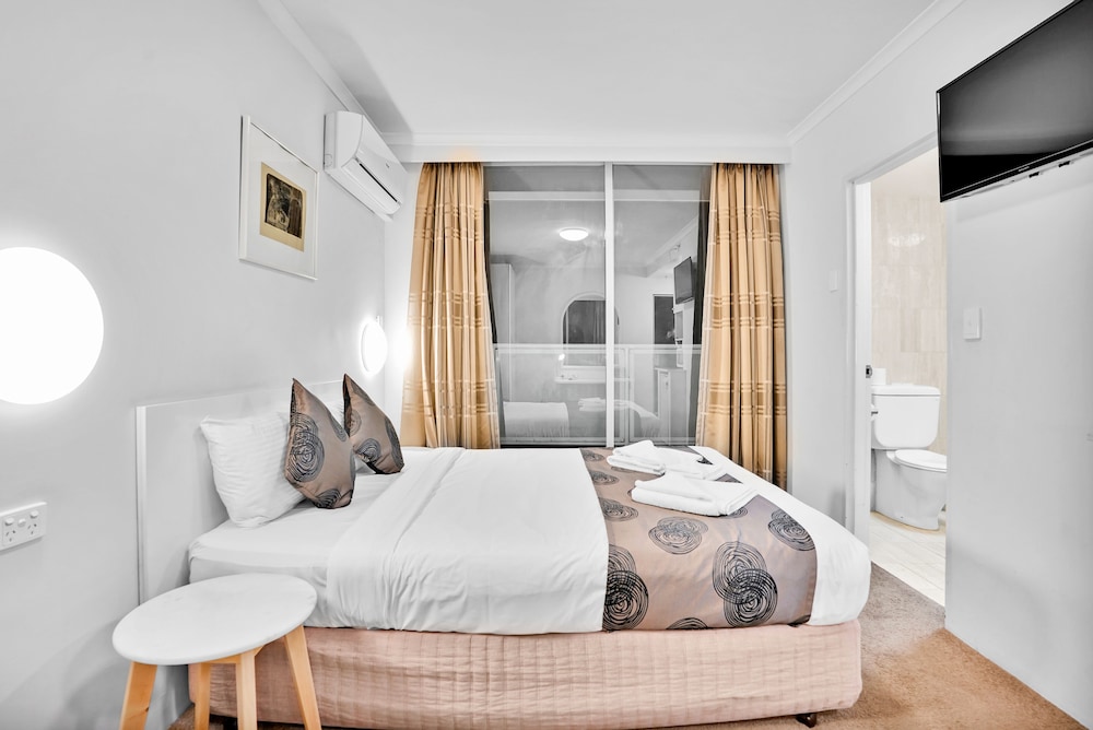 Carlton Lygon Lodge 23/75