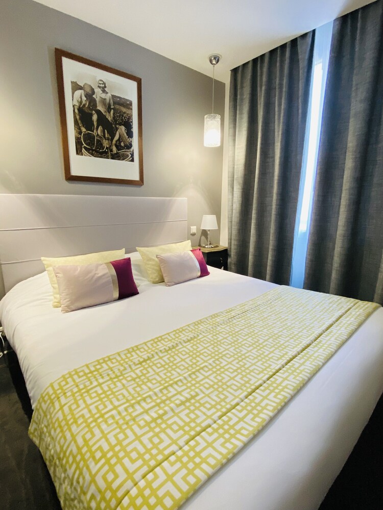 Brit Hotel Acacias 15/69