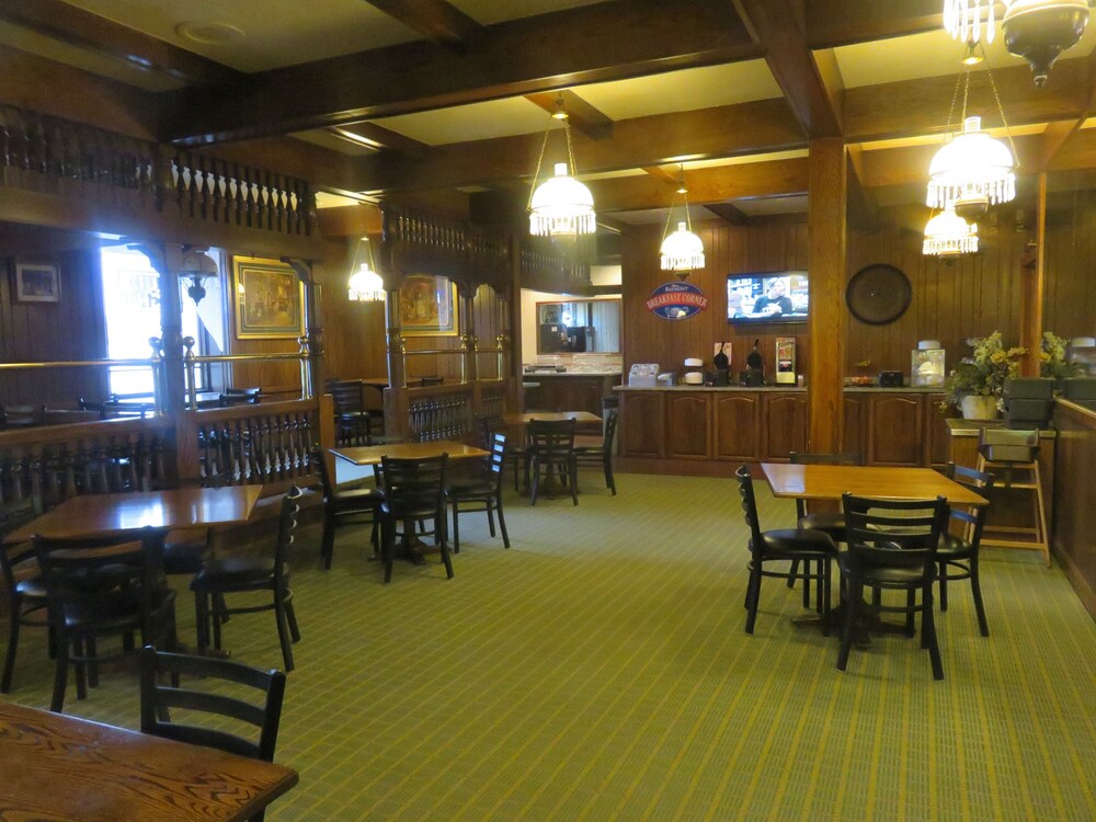 Baymont By Wyndham Fargo 32/50