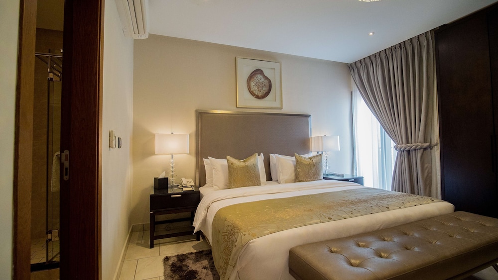 Oak Plaza Suites 17/66