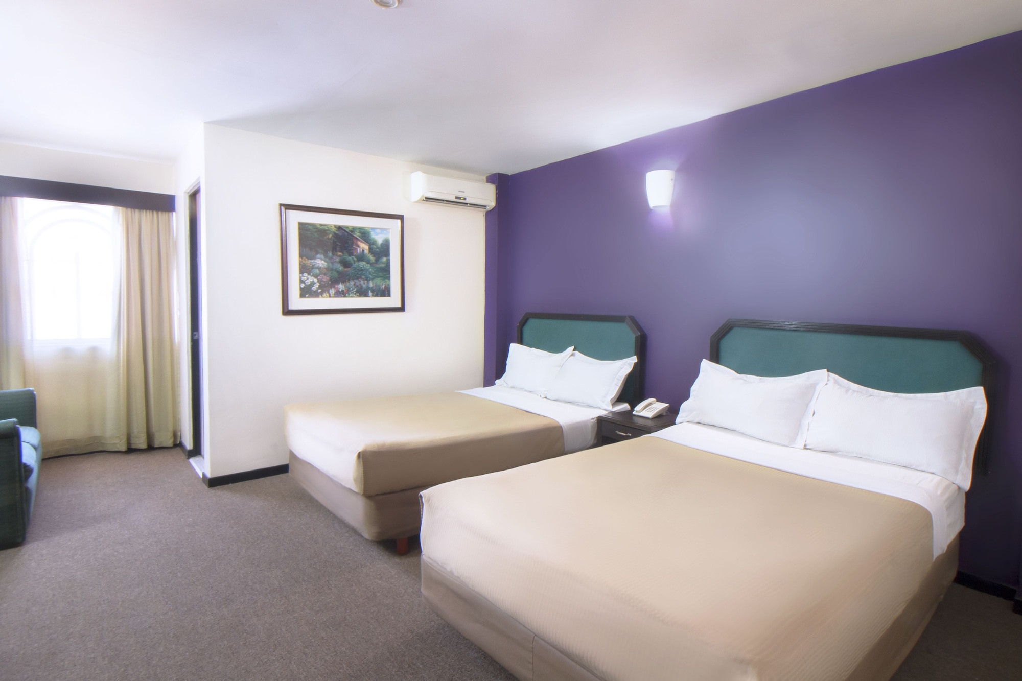 STANDARD, 2 QUEEN BEDS