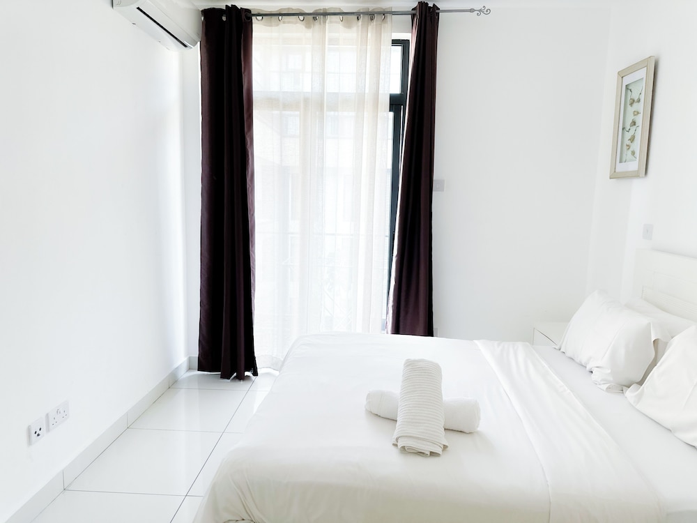 Embassy Gardens Premier Suites 14/50