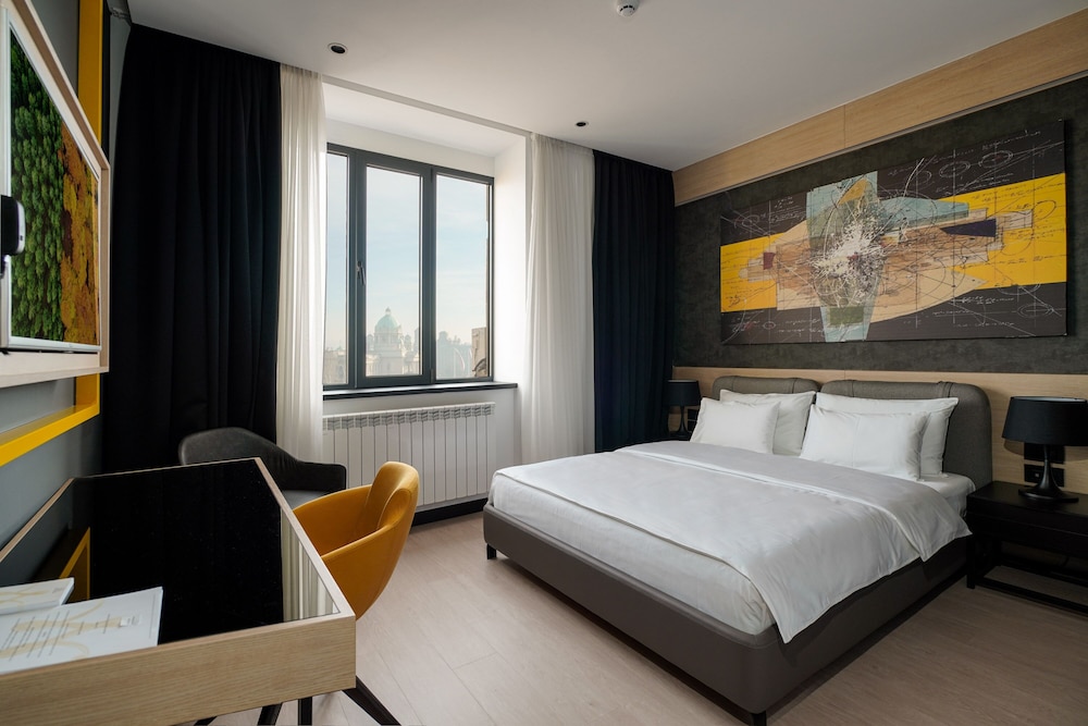 Maccani Luxury Suites 13/85