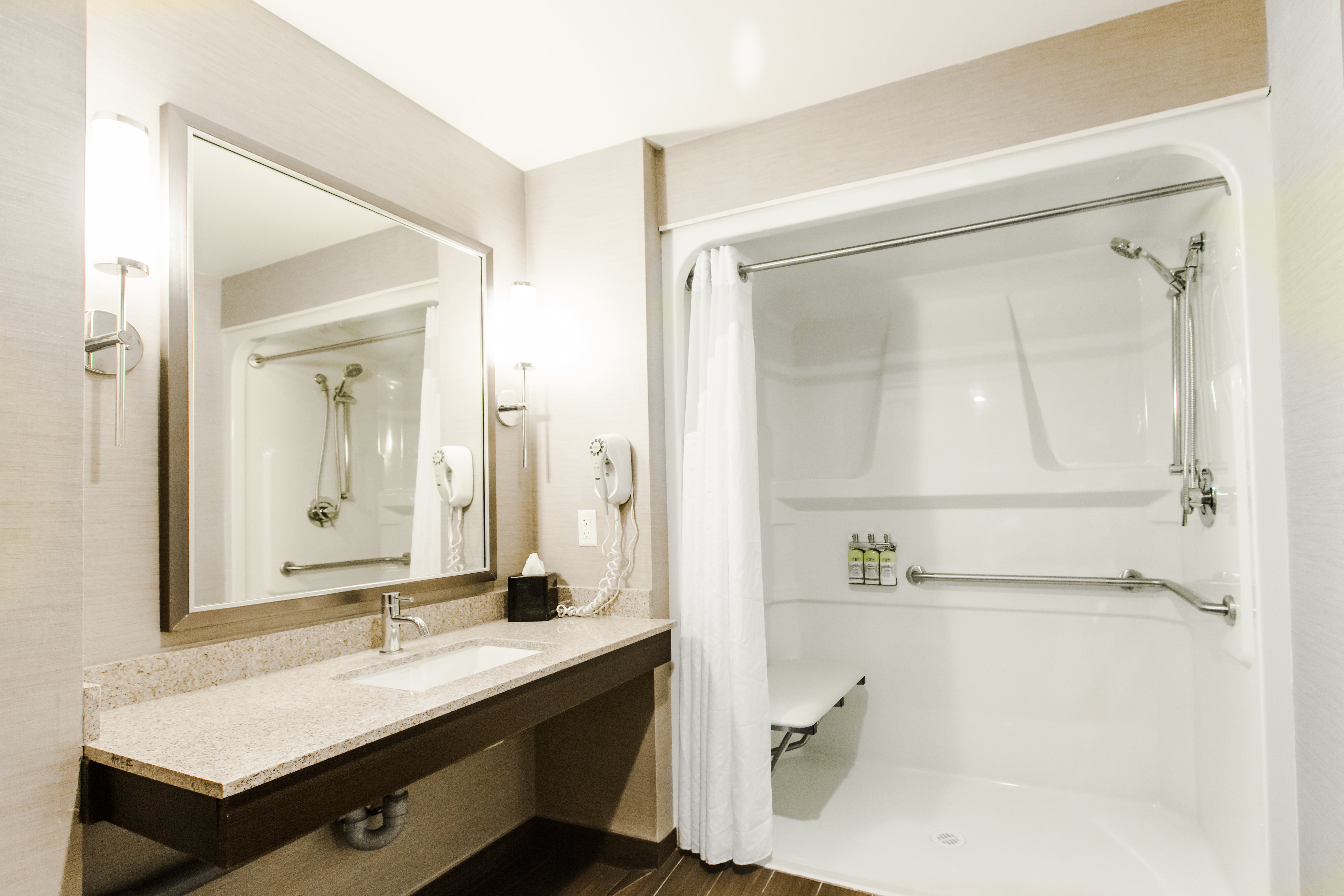 غرفة بسرير كينج لذوي الإعاقة، Holiday Inn Express & Suites Spruce Grove - Stony Plain 5/6