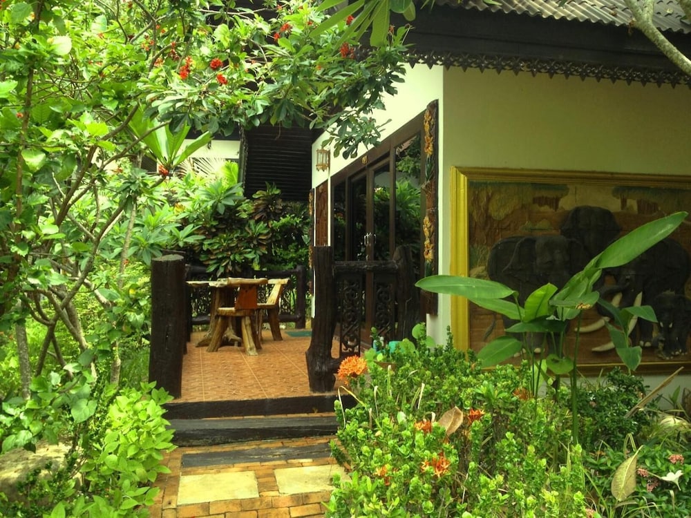 Paradise Pearl Bungalow 68/72