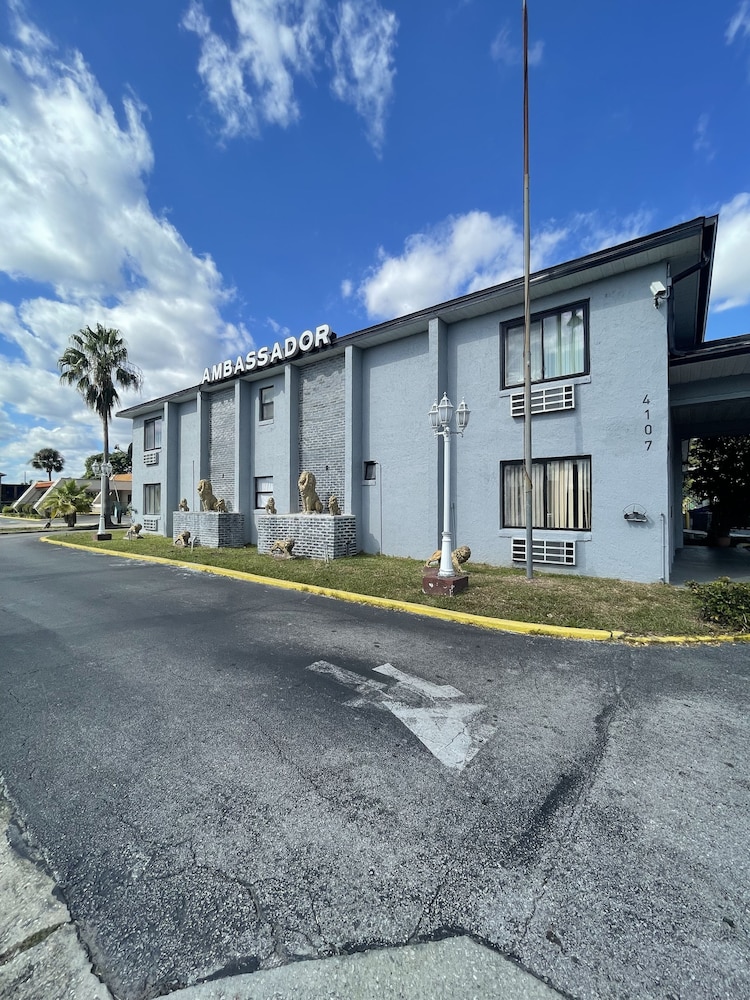 Ambassador Inn 29/32