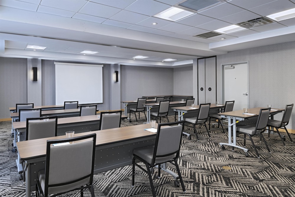 Hyatt Place Austin/Arboretum 63/69