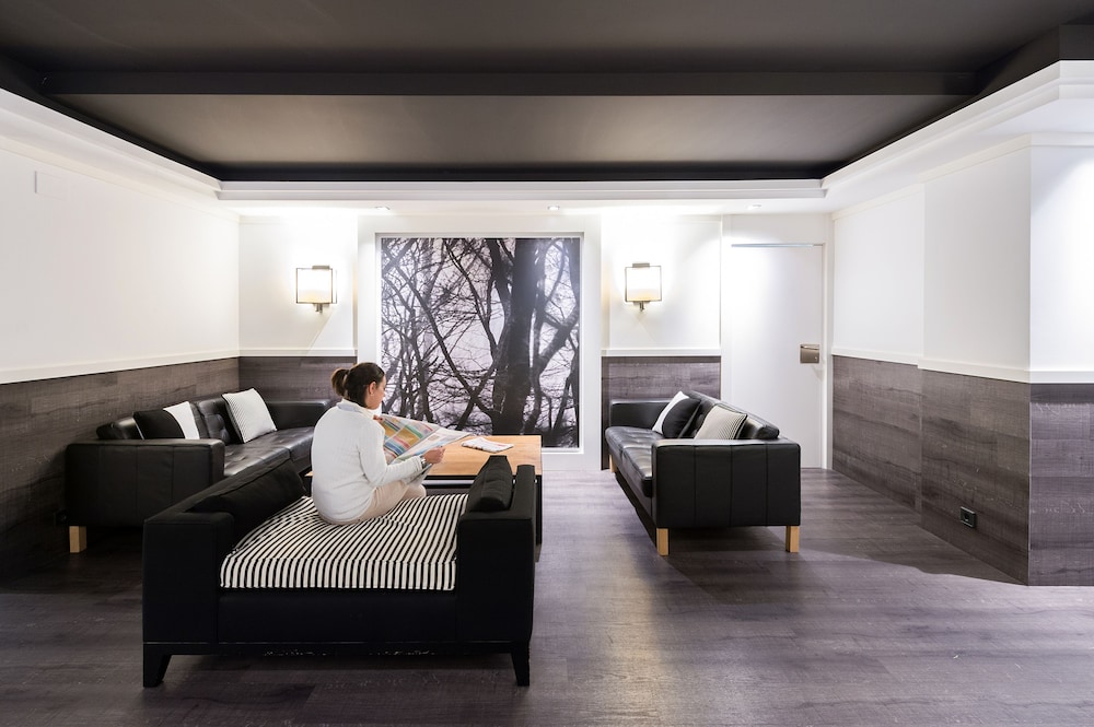 Parallel Hotel 30/48