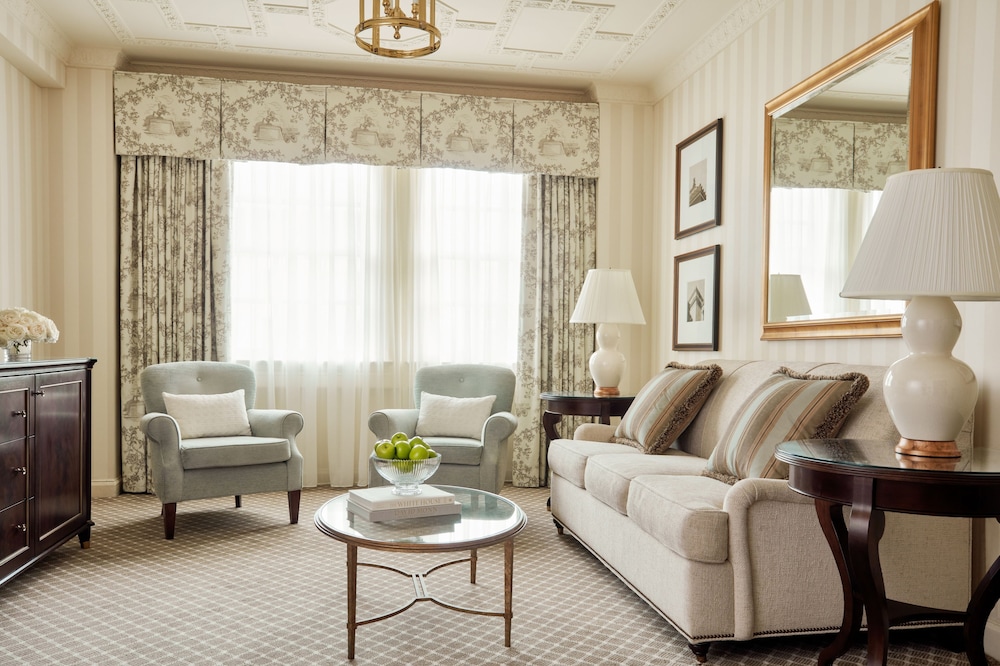 The Hay-Adams 28/51