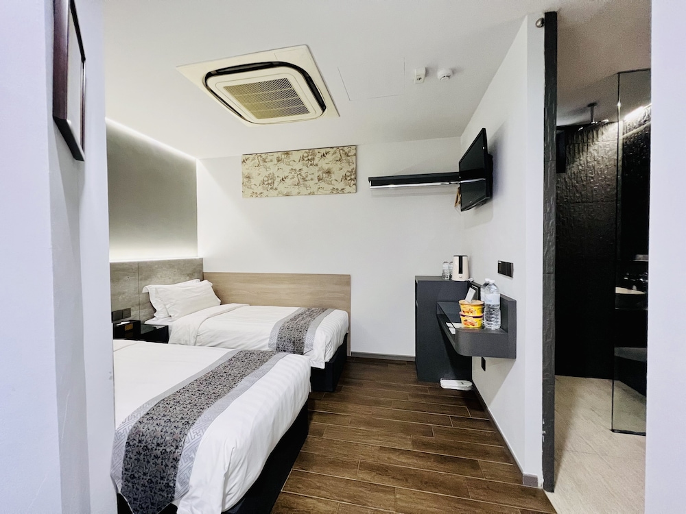DELUXE, TWIN BEDS