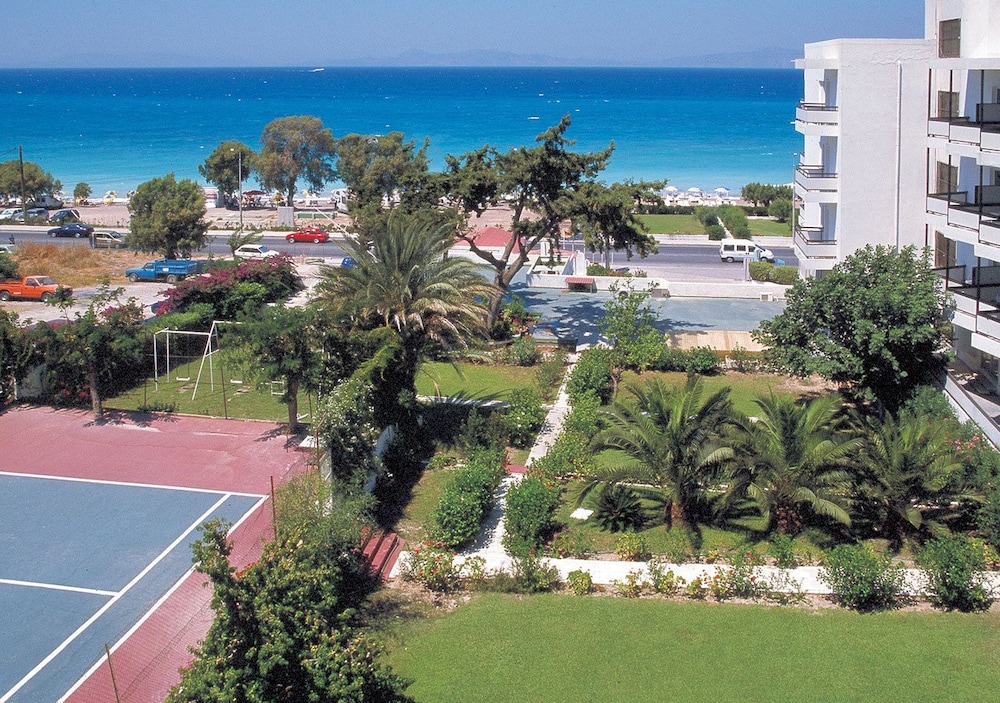 Belair Beach Hotel 25/50