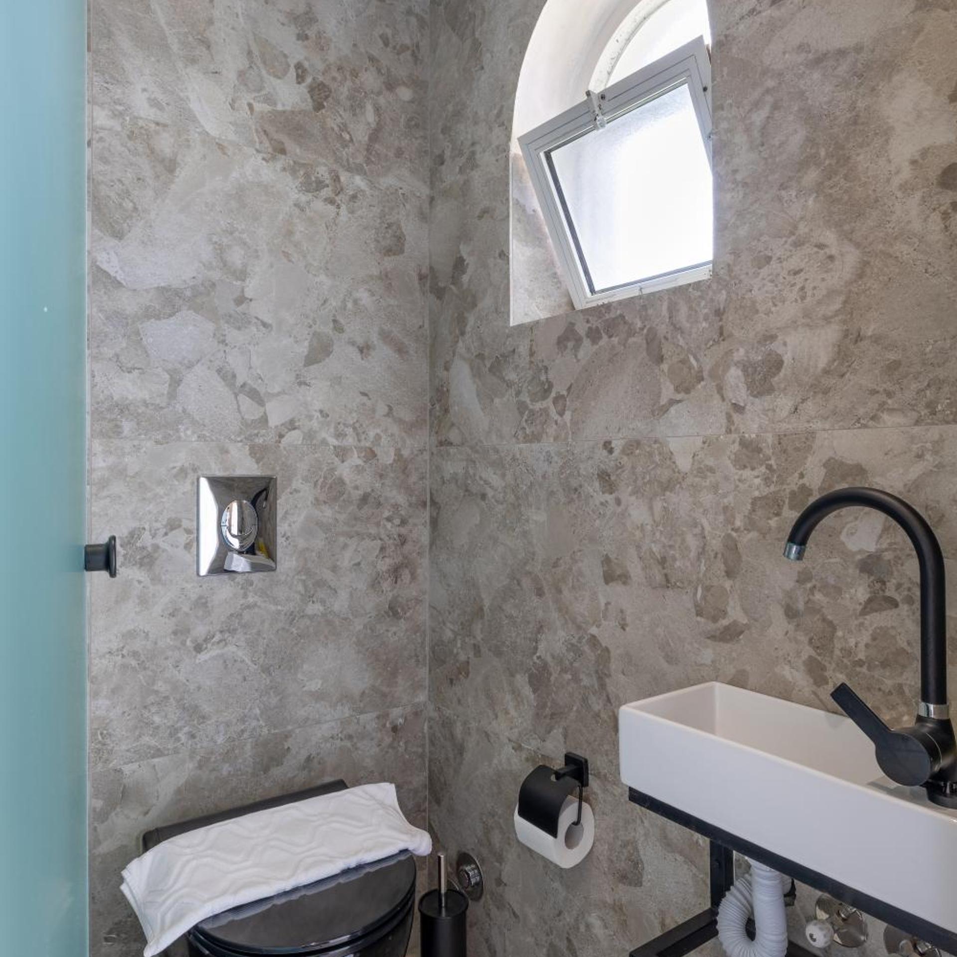 Iviskos – Adults Only 21/22