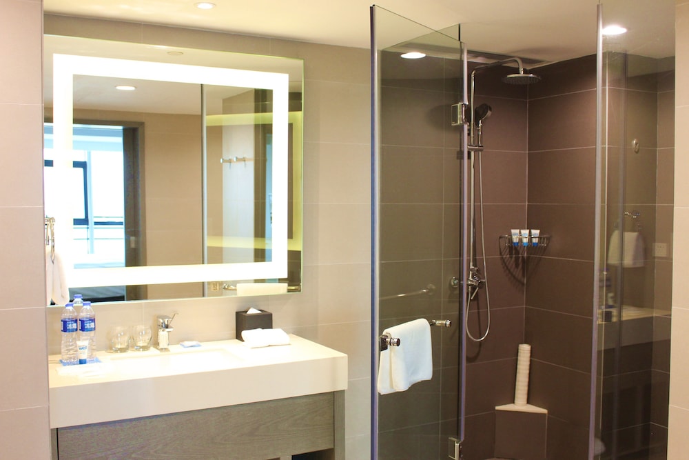 Hyatt Place Shenzhen Airport 16/70