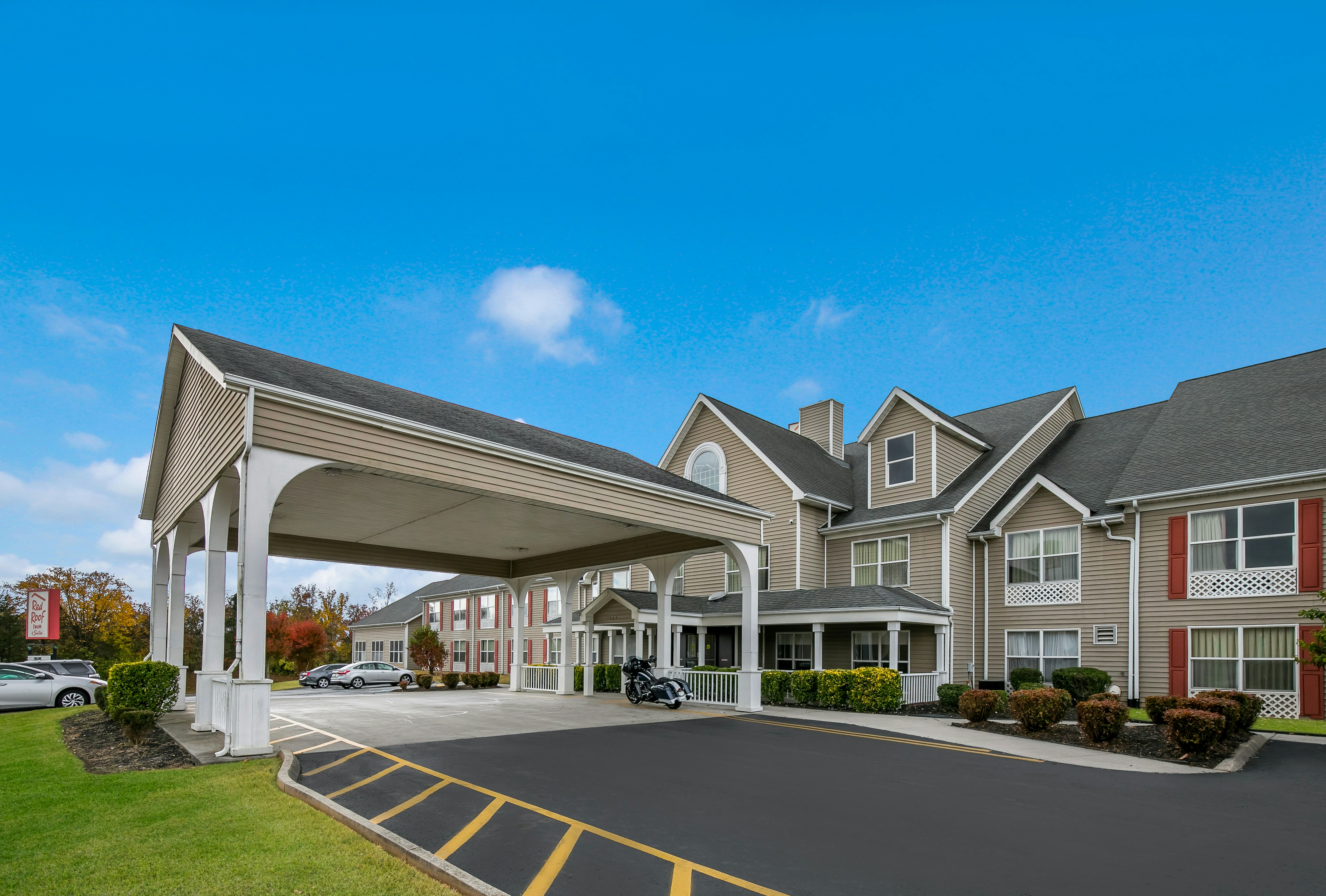 Red Roof Inn and Suites Knoxville East 38/42