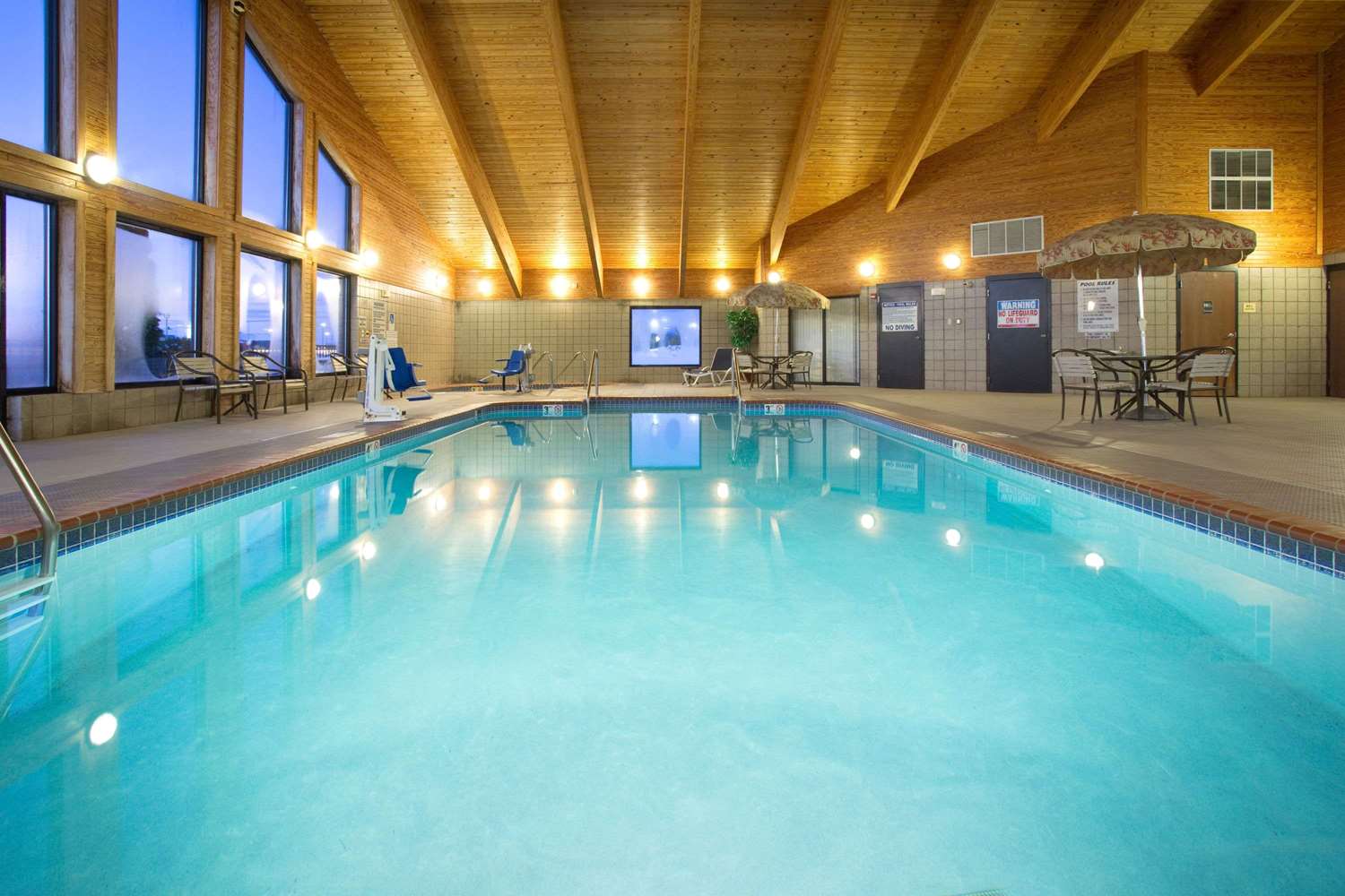 AmericInn by Wyndham New London 6/15