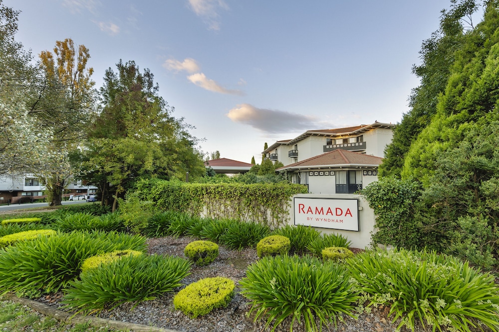 Ramada by Wyndham Diplomat Canberra 59/65