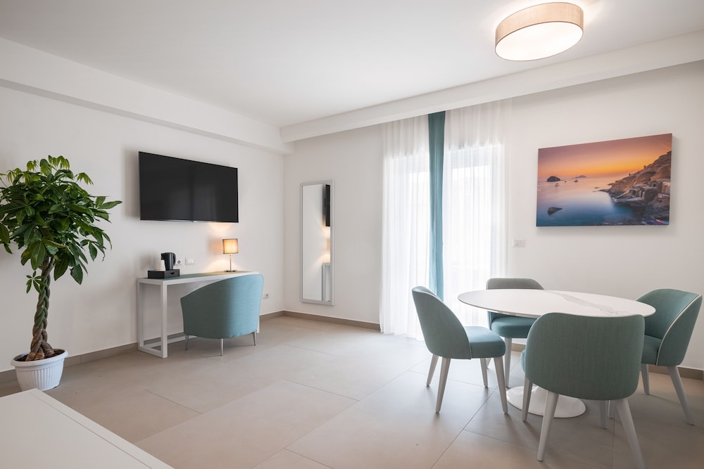 Seaside Hotel 24/42