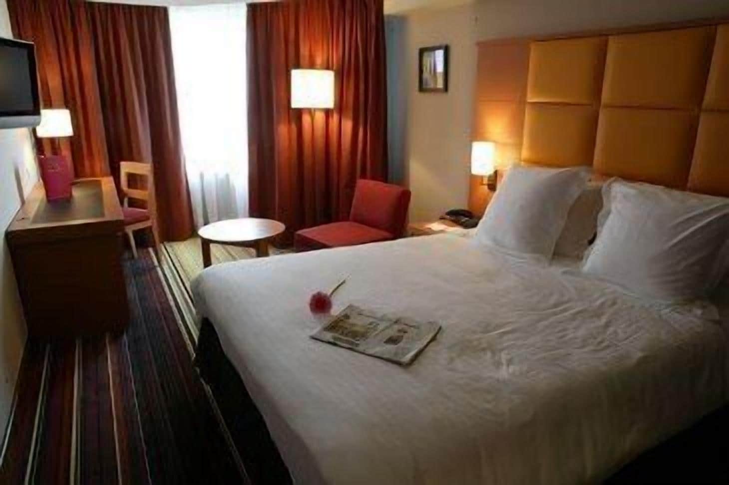 Club, Double Bed