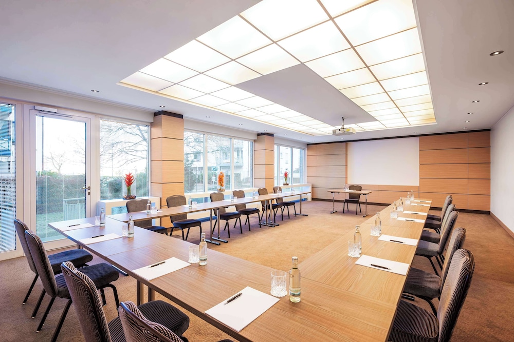 Lindner Hotel Dusseldorf Airport, part of JdV by Hyatt 68/75