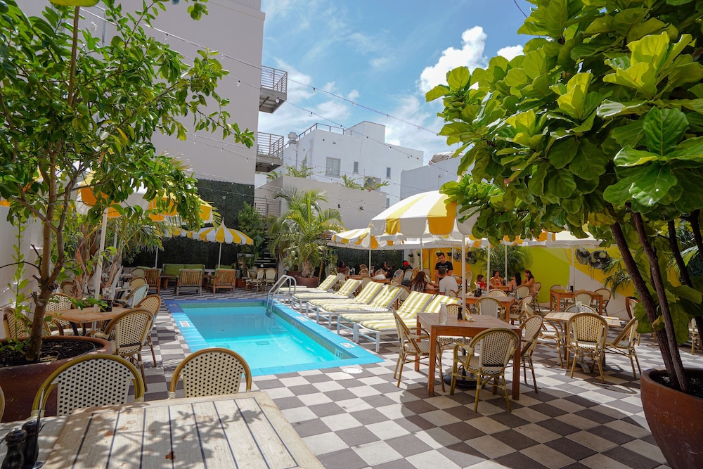 Clinton Hotel South Beach 61/64