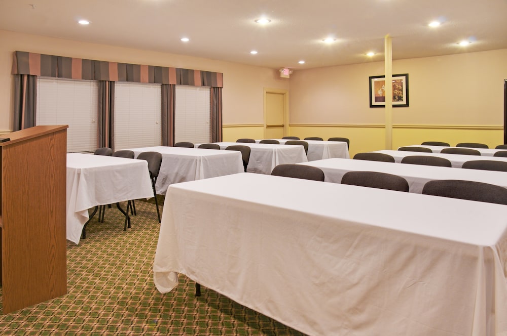 Holiday Inn Express Hotel Suites Livingston 35/37