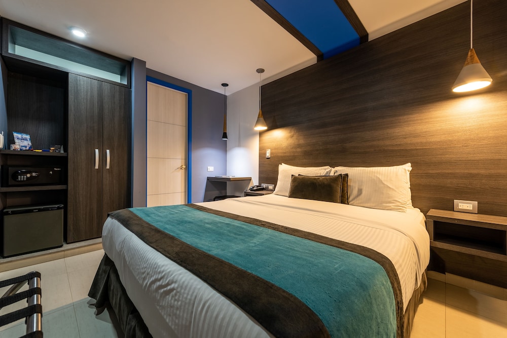 HOTEL BLUE CONCEPT 15/65