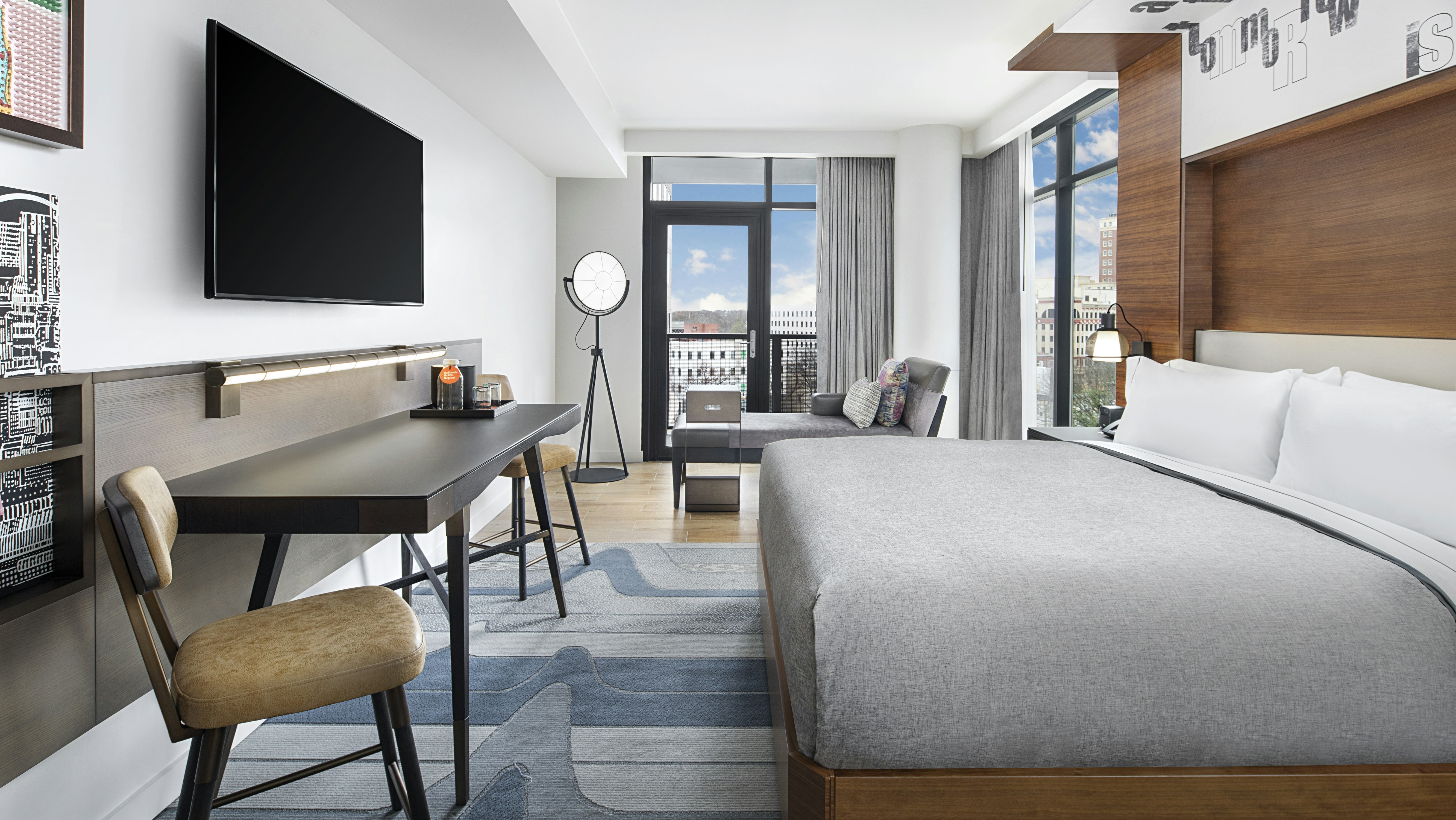 ROOM, KING BED, BALCONY