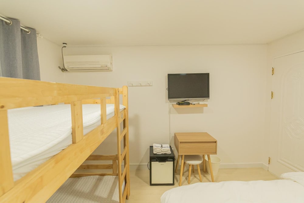 James Blue Guesthouse - Hostel 30/36