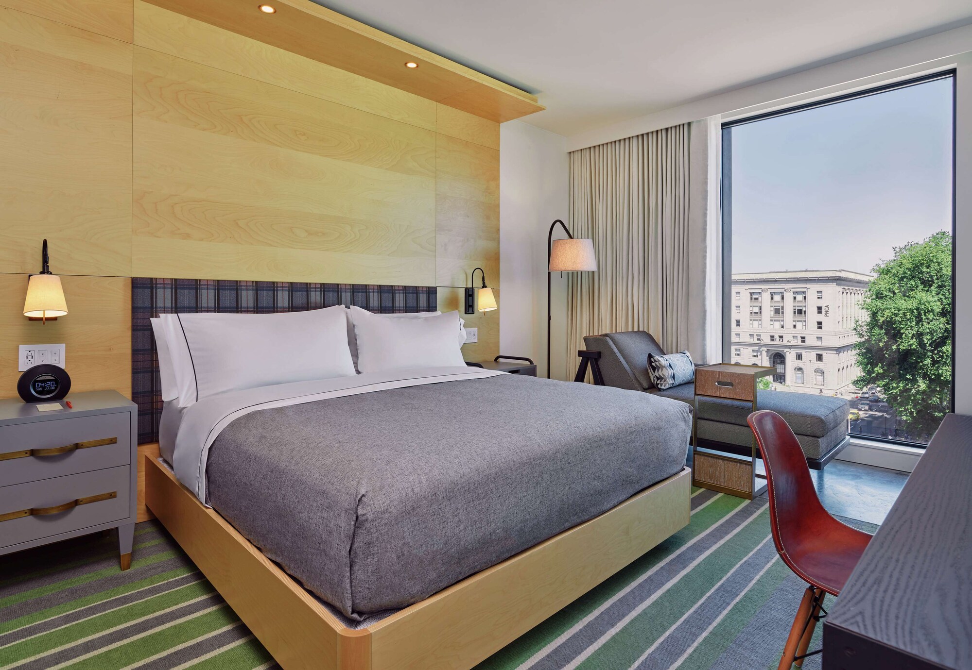DELUXE, KING BED, CITY VIEW