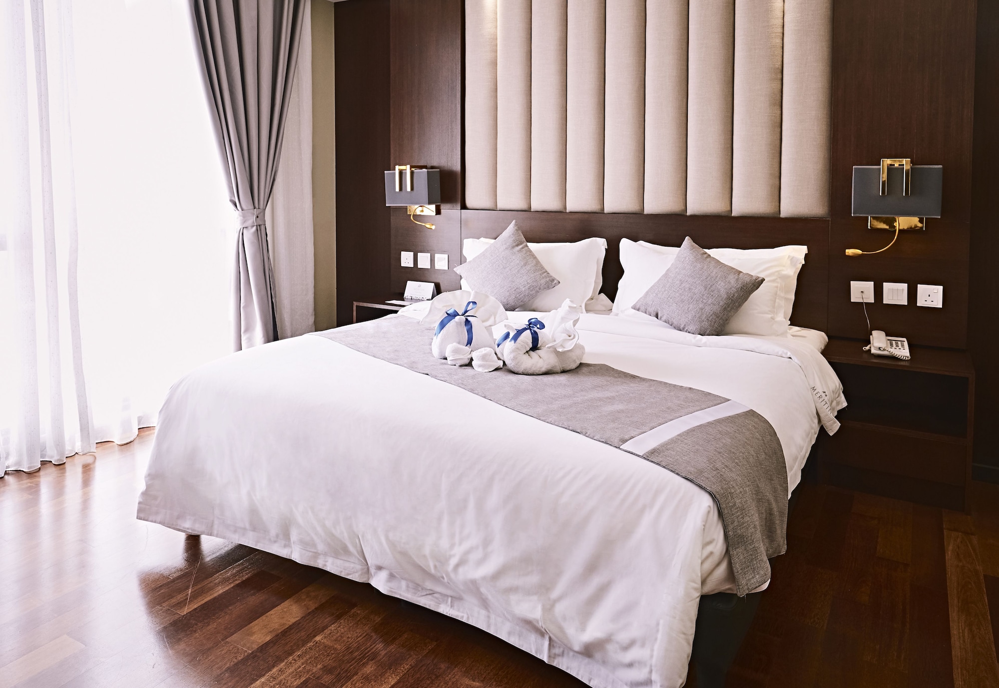 SIGNATURE, SUITE, KING BED, CITY VIEW