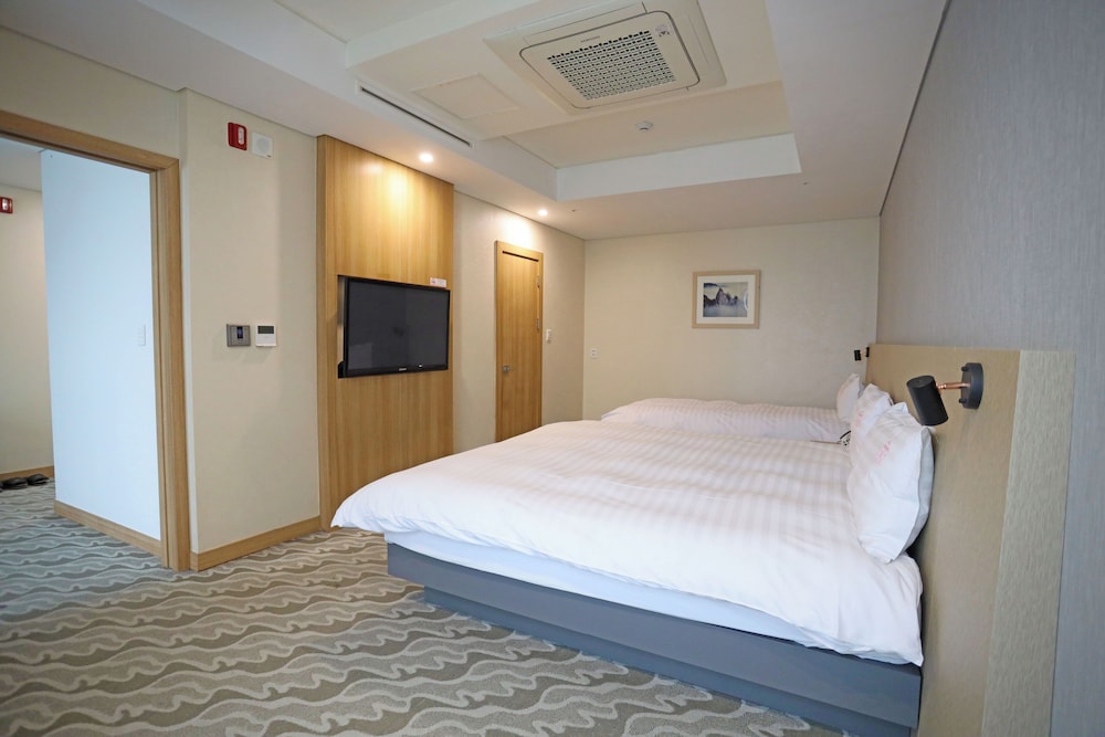 Sunshine Hotel 11/54
